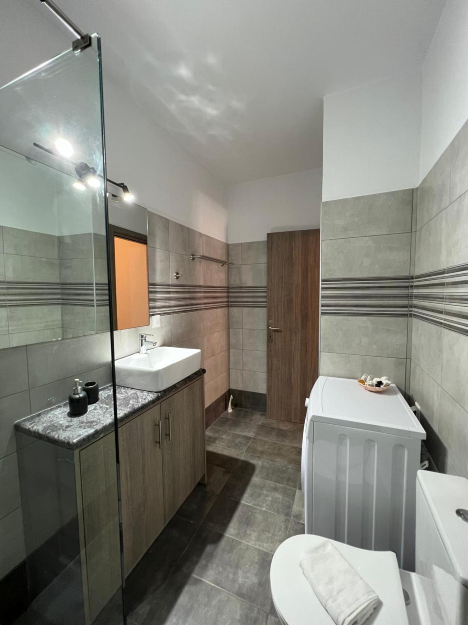 Phil'S Apartments Lefkada City ภายนอก รูปภาพ